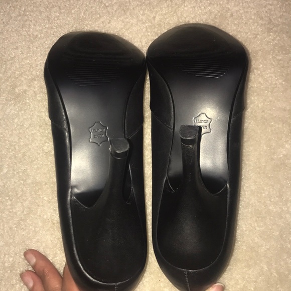 Steve Madden "Like New" Peep Toe Heel - Picture 3 of 8